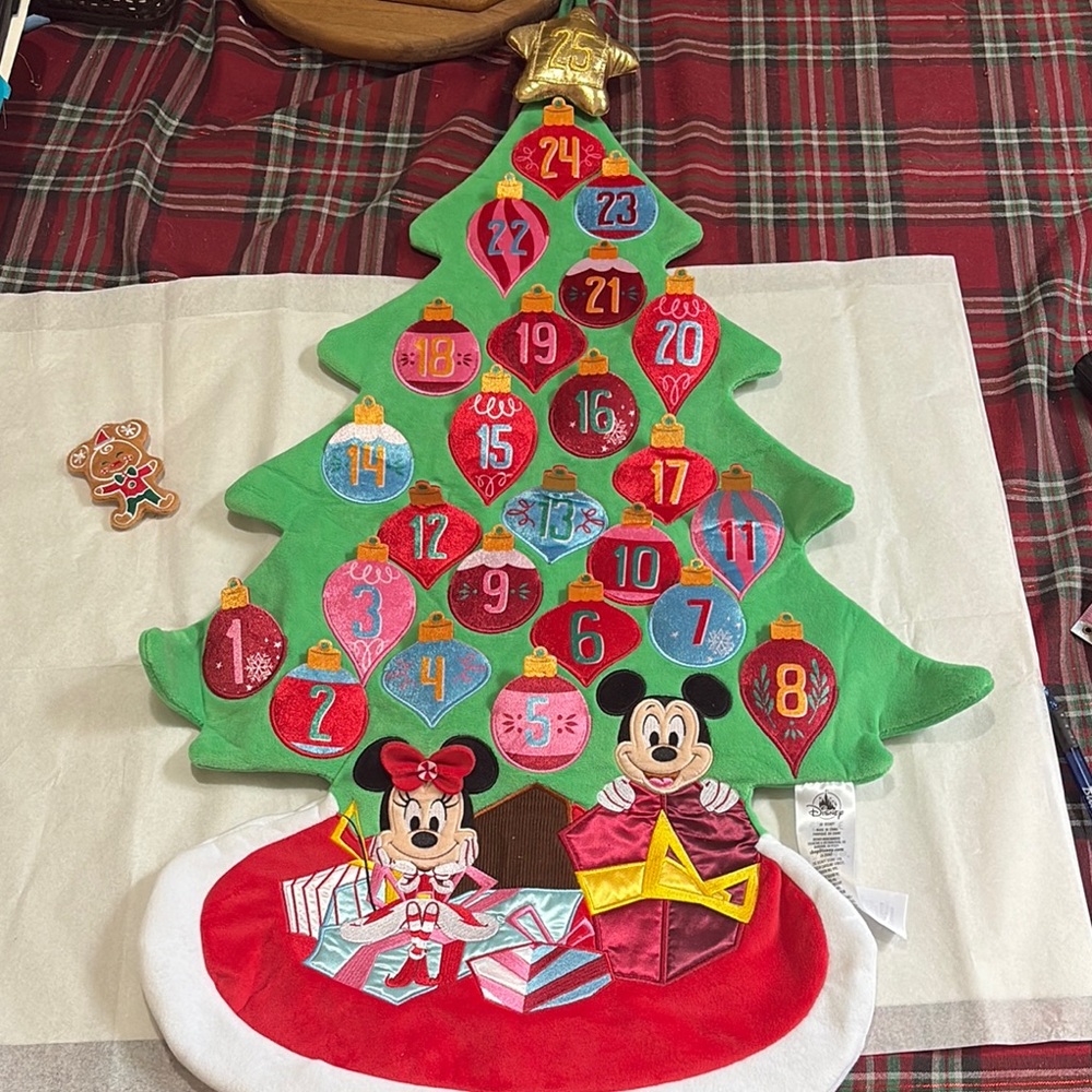 Disney Parks Plush Holiday Christmas Countdown Advent Calendar